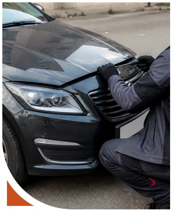 Вскрытие капота автомобиля в Уссурийске от 2578 р. | Разлок-Сср